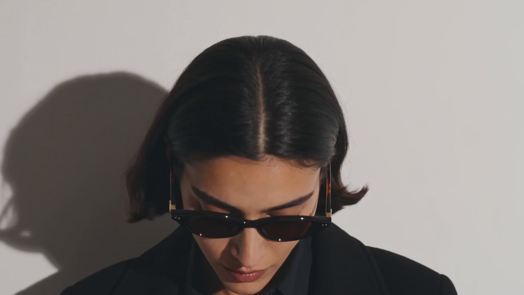 Kampania kolekcji Venus — modelka w oprawach YouNick